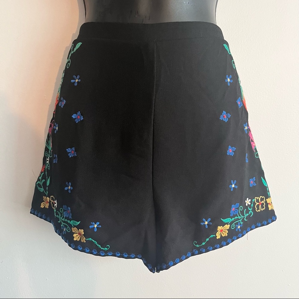 Xhilaration Embroidered Floral Black Shorts High Elastic Waist Size Medium
